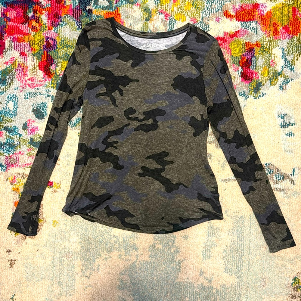 AERO seriously soft perfect crew.  Camo size lg. worn once
